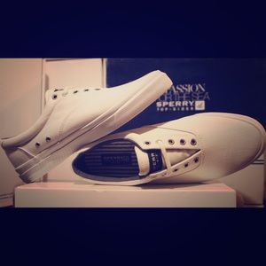 SOLD ON FACEBOOK 👟 Sperry All white shoes